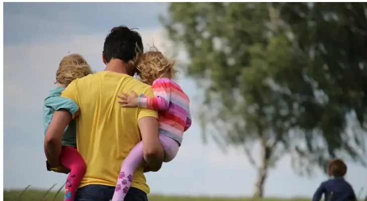 Amor y relaciones, clave de la felicidad por encima del dinero