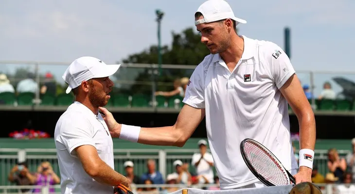 La foto más insólita de Wimbledon: el día que "David" venció a "Goliat"