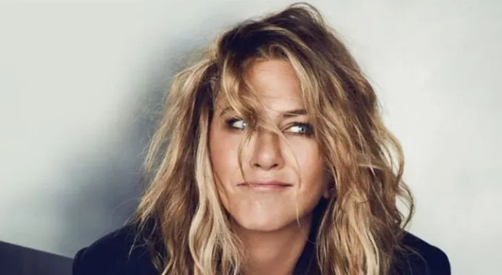 Jennifer Aniston ve televisión desnuda