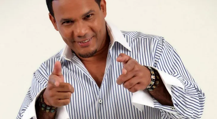 Merenguero Héctor Acosta marchará contra cobros "abusivos de los colegios"