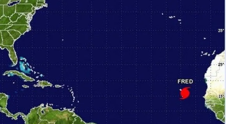Fred se convierte en huracán en el Atlántico