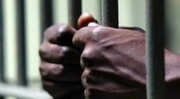 Prisión para hombre acusado de traficar peloteros cubanos al país
