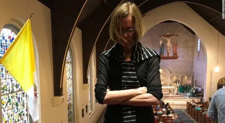 "¡Deberías estar avergonzado!", le grita manifestante en la iglesia al cardenal Wuerl, mientras hablaba del encubrimiento de abusos sexuales