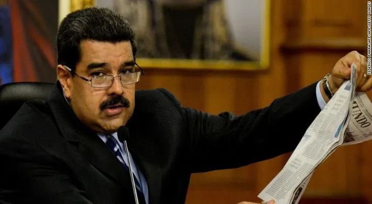 Maduro ordena destitución de funcionarios que firmaron por el referéndum revocatorio