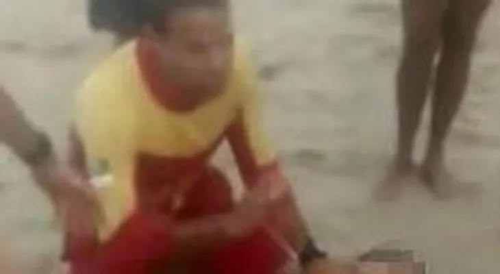 Hombre pierde su pene tras ataque de tiburón en Brasil 