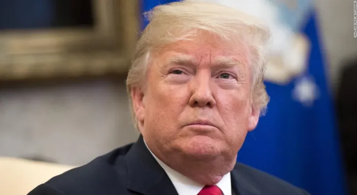 Las 11 declaraciones falsas que Trump escribió en solo cinco tuitsâ?¦ con minutos de diferencia