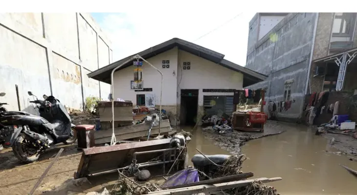 Superan los 700 muertos por inundaciones en Indonesia