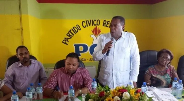 Zorrilla Ozuna constituye equipo político PCR en Santo Domingo Norte