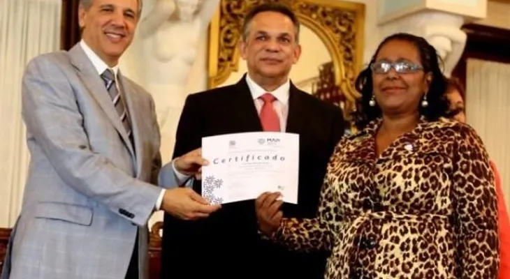 Gobierno entregó la Medalla al Mérito a 1036 servidores públicos