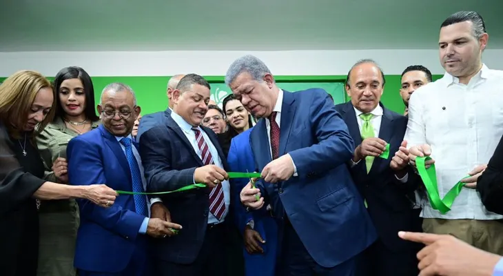 Leonel Fernández inaugura "la Casa del Pueblo Gustavo Rodríguez en Nueva York"