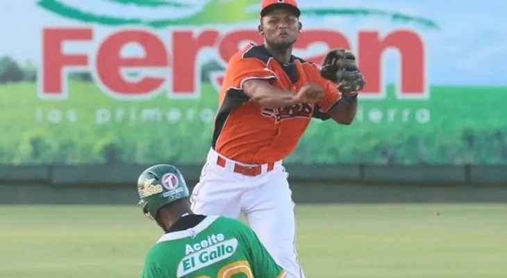Toros y Leones ganan y juegan hoy un juego extra en La Romana