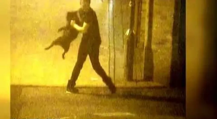 Espeluznante: un británico tortura  a "su mejor amigo"   (VIDEO)