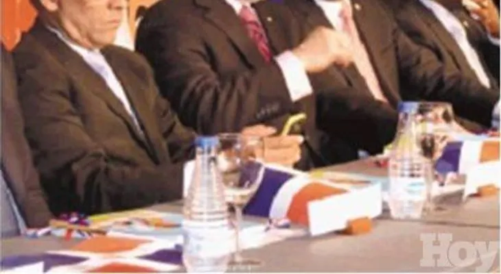 Abel Martínez y diputados de Ultramar en Casa de las Américas.
