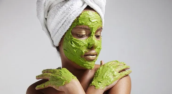 Mascarillas de aguacate y sábila para cutis seco