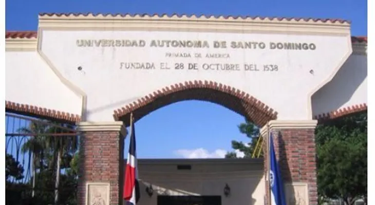 Estudiantes protagonizan enfrentamientos en la UASD