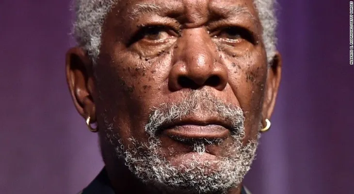 Una de las mujeres acosada por Morgan Freeman: Trataba de levantar mi falda y me preguntaba si llevaba ropa interior