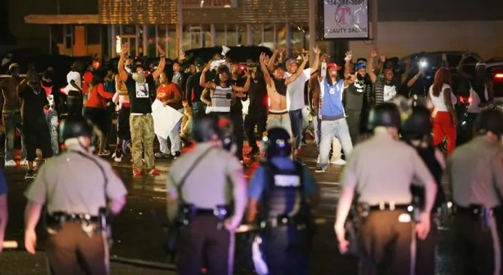 Gobernador de Misuri declara estado emergencia y toque de queda en Ferguson