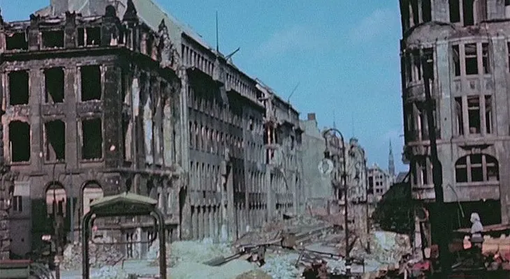 Video en color muestra cómo era la vida en Berlín en julio de 1945