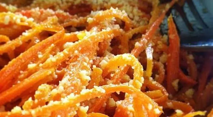  Fideos de zanahoria, jengibre, salsa de maní y naranja 