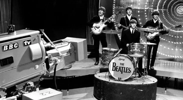 ¡Beatlemanía! Objetos subastados por Ringo Starr recaudan suma récord