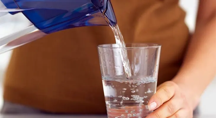 9 beneficios de beber más agua: Un remedio sencillo y económico para mejorar la salud