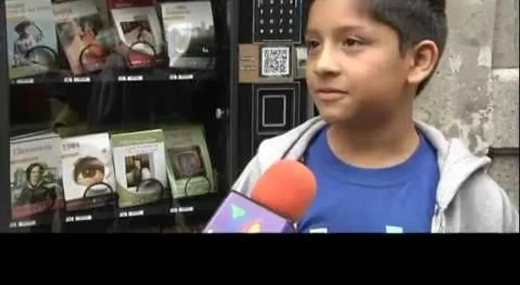 La máquina expendedora que entrega libros en lugar de dulces