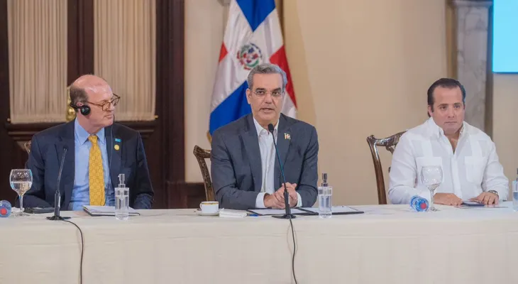 Gobierno junto a Hábitat Dominicana y FICEM sustituirán 10,000 pisos de tierra por concreto en todo el país
