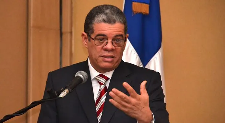 Amarante Baret recuerda está prohibido usar bienes de Educación en labores políticas