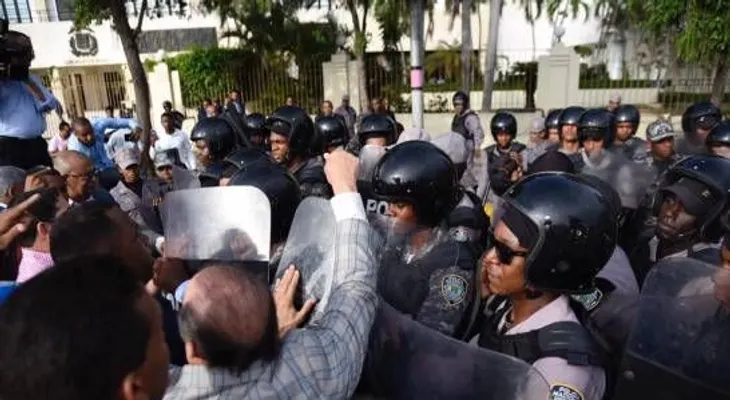 Jhonny Ventura fue quien gestionó permiso ADN para instalar carpas frente al Congreso 