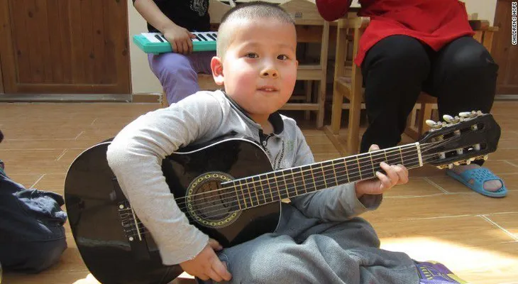 La adopción de JiaJia: niño chino abandonado se dirige a su hogar en Estados Unidos