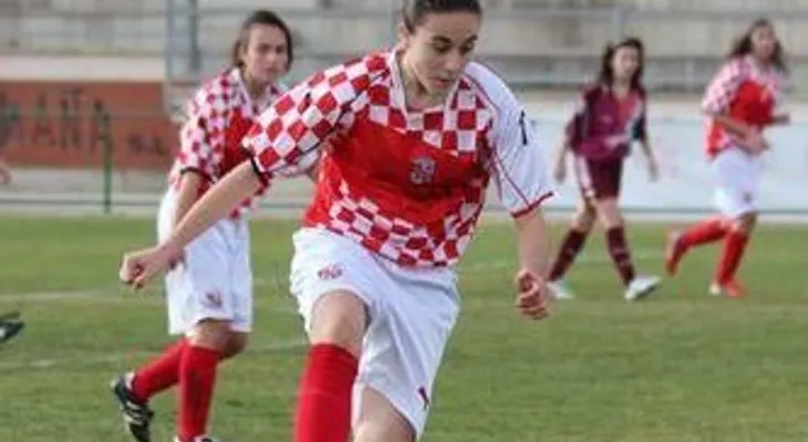Piden hacer prueba a jugadora de fútbol, por temor de que sea un hombre