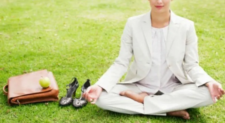 Conoce lo que puedes ganar al meditar 5 minutos al día