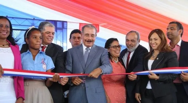 Presidente Medina retoma inauguraciones; entrega escuela en Guerra