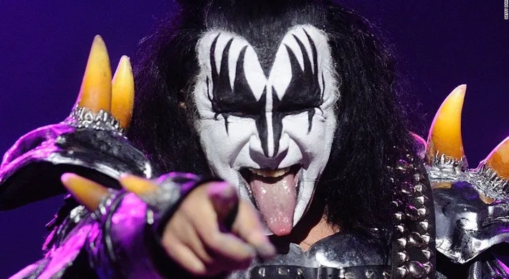 La policía de Los Angeles ejecuta orden de registro en la casa de Gene Simmons