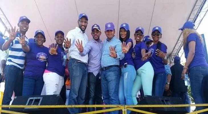 Jóvenes Amigos  De Danilo participan en marcha caravana con Danilo Medina
