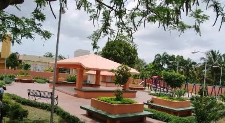 Alcadía Boca Chica entrega parque infantil a comunitarios