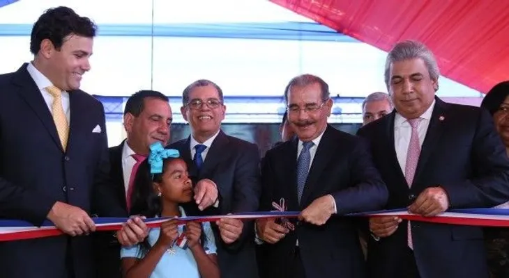 Presidente Medina inaugura dos centros escolares en Ocoa