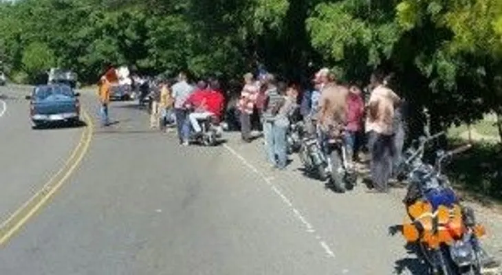 Dos muertos tras ser embestidos por un camión 