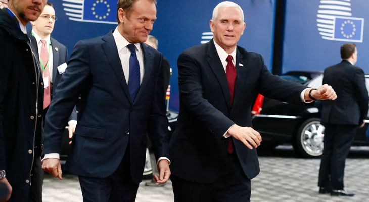 Pence intenta controlar los daños en el exterior, pero los aliados siguen siendo cautelosos