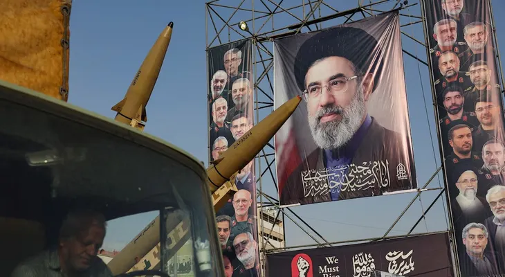 Irán amenaza con atacar infraestructura en Oriente Medio si se bloquean sus exportaciones de petróleo