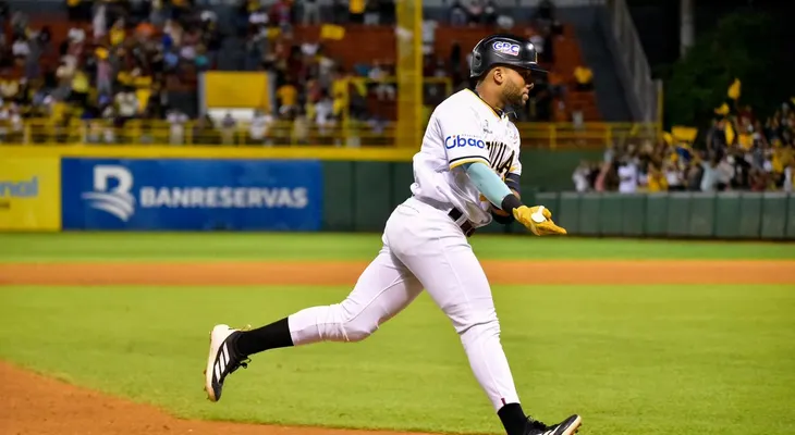 Tavárez brilla y Águilas hunden más al Licey