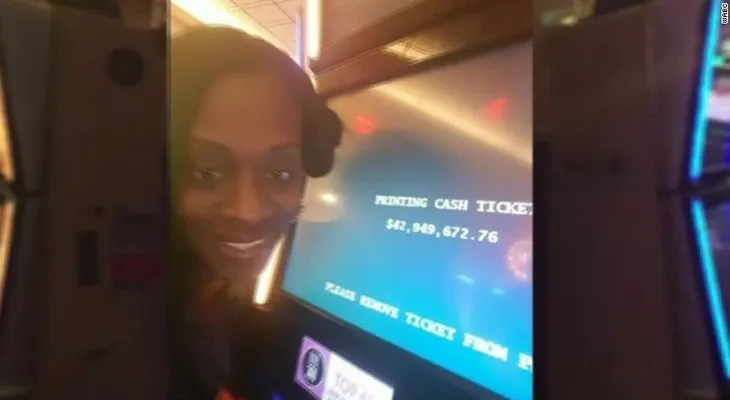 Mujer demanda a un casino que dio una cena en lugar de su premio de 43 millones de dólares