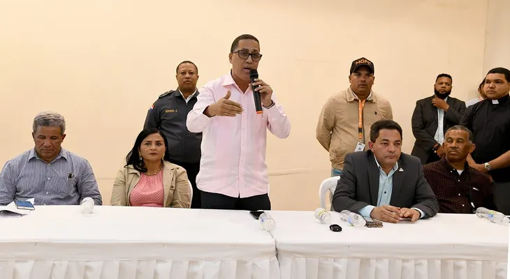 Obras Públicas y Alcaldía SDE inician diálogo con comunitarios sobre ampliación autopista a San Isidro
