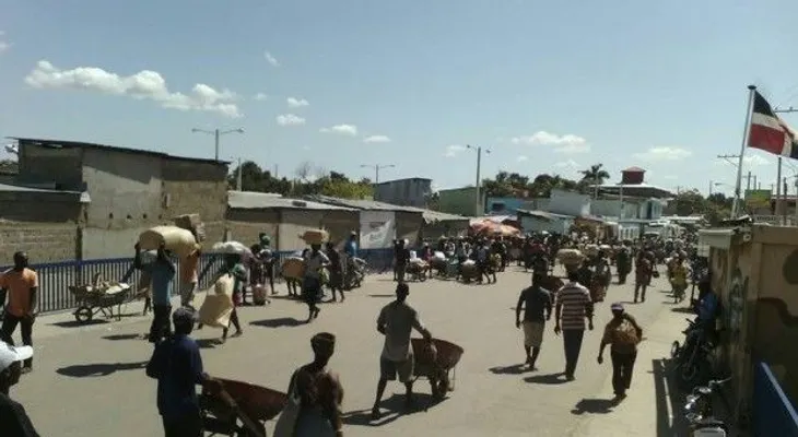 Bajan actividades del mercado fronterizo, tras incendio de fin de semana