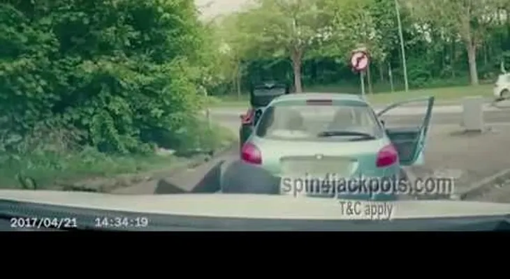 Lo quisieron atacar con un bate de béisbol, pero le "salió el tiro por la culata"