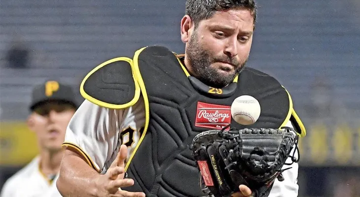 Cervelli no jugará de receptor tras sufrir seis conmociones cerebrales