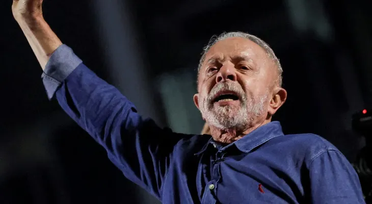 Lula califica de "vergonzosa" la salida de Flávio Bolsonaro de Brasil hacia Estados Unidos