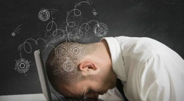 Entre menos duerme, más negativa es la persona
