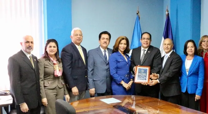 Parlacen reconoce Embajador Dominicano en Guatemala