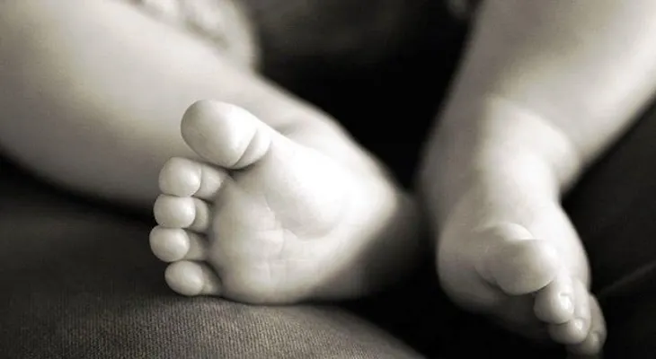 Niña de un año y 10 meses se asfixia con una sábana en La Romana